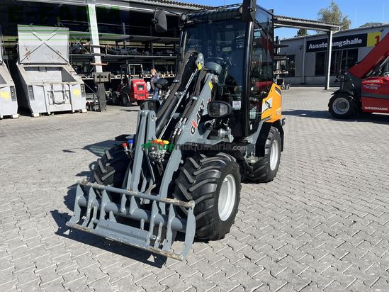 Minicargadora - Giant - 2700 hd+ mit kabine euro & heckhydraulik kat 2