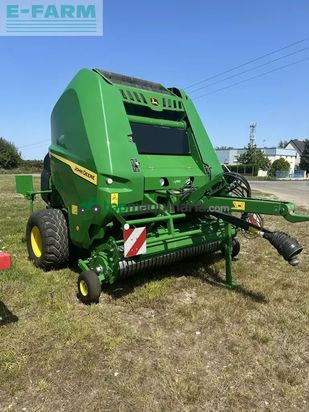 Empacadora gigant - John Deere - v451m