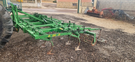 Cultivador - 17 brazos con rodillo y rastra 