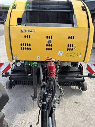 Empacadora gigant - New Holland - rolt belt 180 superfeed
