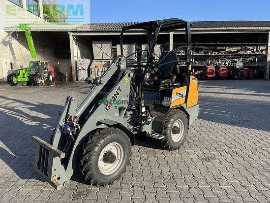 Minicargadora - Giant - 2300hd mit vierkant aufnahme