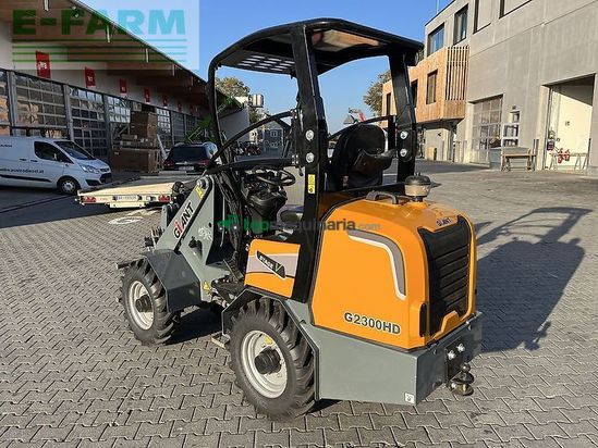 Minicargadora - Giant - 2300hd mit vierkant aufnahme