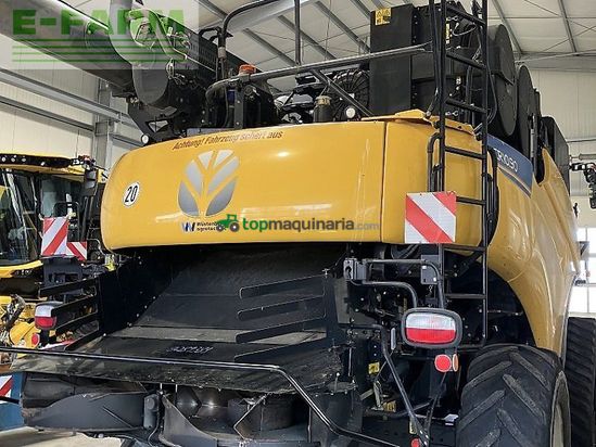 Cosechadora de Cereal - New Holland - cr 10.90