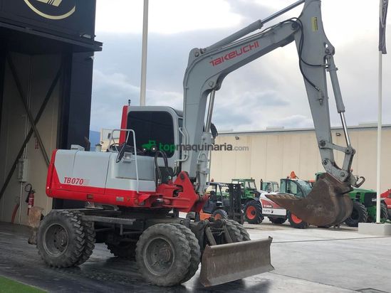 Excavadora TAKEUCHI TB070