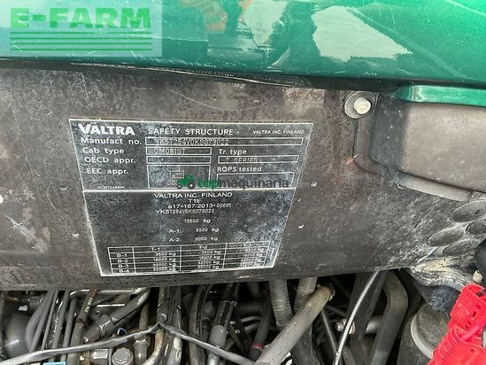 Tractor agrícola - Valtra - t254 versu tractor (st26250)