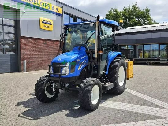 Tractor agrícola - New Holland - boomer 3050 met bos maaiarm