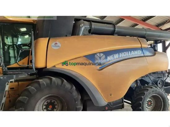 Cosechadora de Cereal - New Holland - cr8080