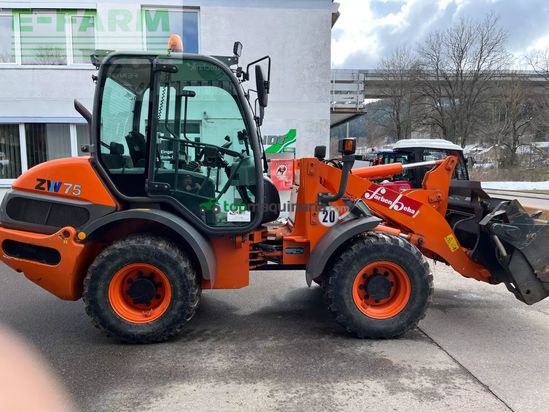 Minicargadora - Hitachi - zw 75