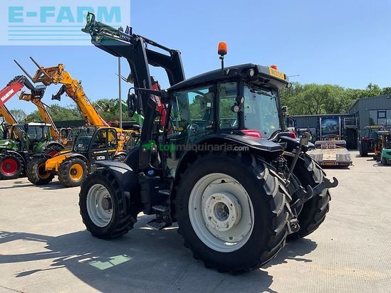 Tractor agrícola - Valtra - g135 tractor (st26103)