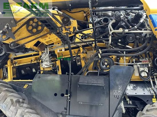 Cosechadora de Cereal - New Holland - cr 10.90