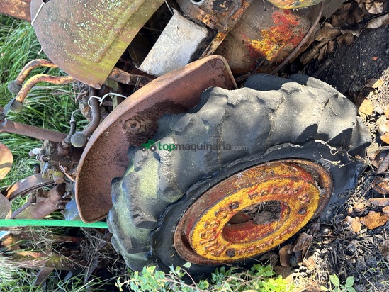 Tractor antiguo - Taissa