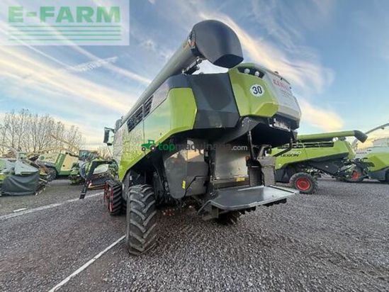 Cosechadora de Cereal - Claas - trion 750 terra trac