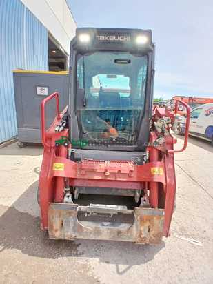 CARGADORA COMPACTA DE  ORUGAS  - TL10 TAKEUCHI 