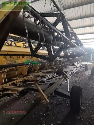 Cosechadora de Cereal - New Holland - cr 9.90 ***ohne schneidwerk***