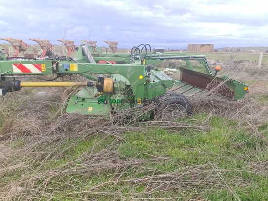 Equipo de siega;  Segadora frontal Maschio y trasera Krone 