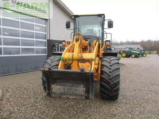 Minicargadora - Hyundai - 757-9a med 620/75r26 traktor hjul montering på