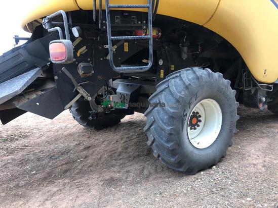 Cosechadora de Cereal - New Holland - CR 9060