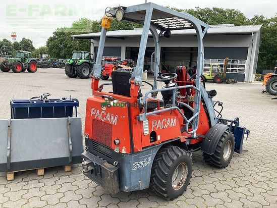 Minicargadora -  - 2025