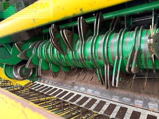 Empacadora gigant - John Deere - 590