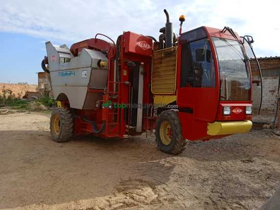 Vendimiadora autopropulsada de la marca Alma 