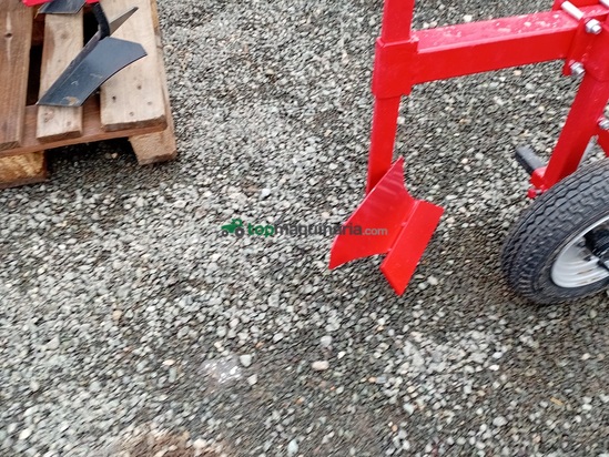 MAQUINA PARA PONER PLASTICO Y GOTEO. 