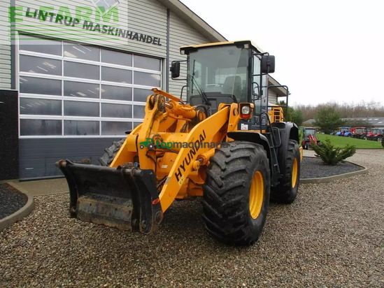 Minicargadora - Hyundai - 757-9a med 620/75r26 traktor hjul montering på