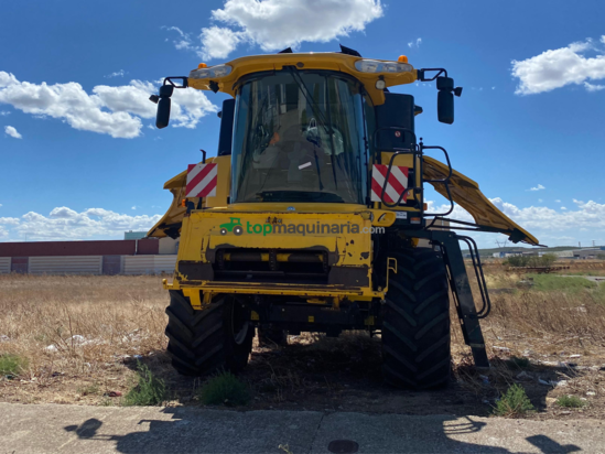 Cosechadora de Cereal - New Holland - CX8040