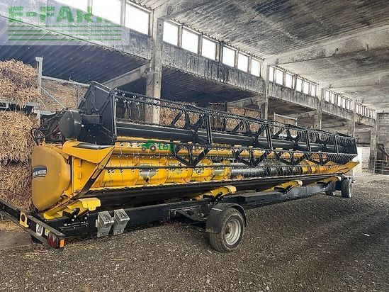 Cosechadora de Cereal - New Holland - cr 8.90