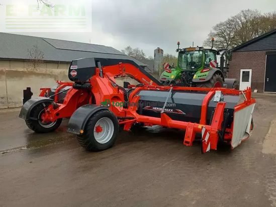 Rastrillo - Kuhn - merge maxx 950 bandenhark
