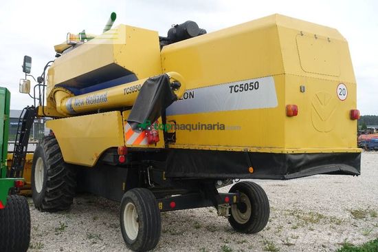 Cosechadora de Cereal - New Holland - tc 5050