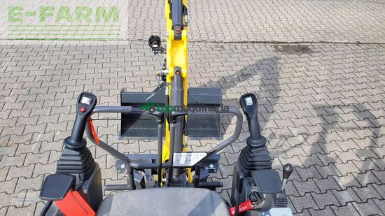 Excavadora - New Holland - e12d