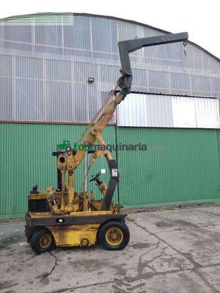 Elevadora -  - mit kranarm