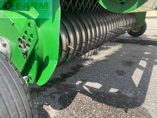 Empacadora gigant - John Deere - V451R