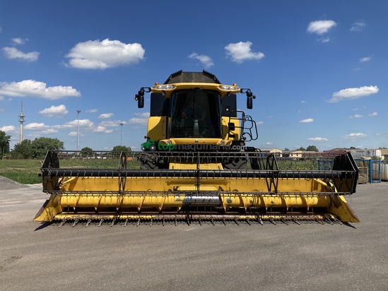 Cosechadora de Cereal - New Holland - CR9070