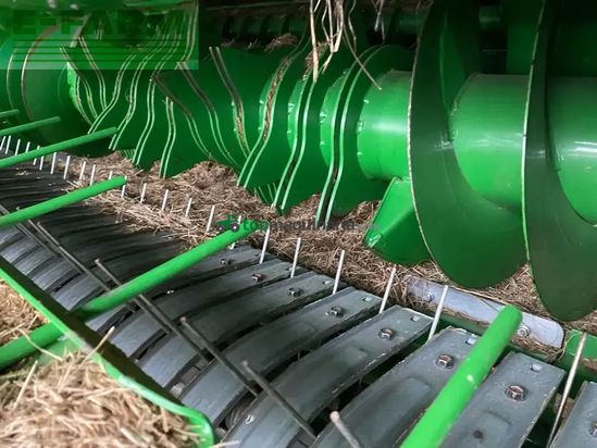 Empacadora gigant - John Deere - v451m