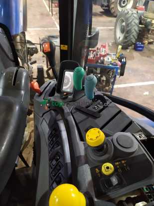 Tractor agrícola - New Holland - TS135A con pala Leon