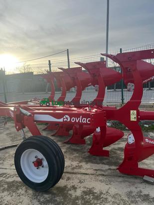 Arado de cohecho, marca Ovlac, modelo NH5 V