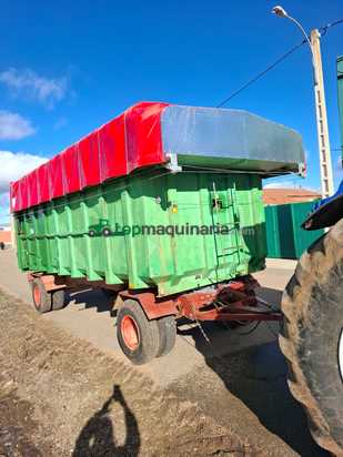 Remolque agrícola marca Talleres J. García  basculante 5,5 m