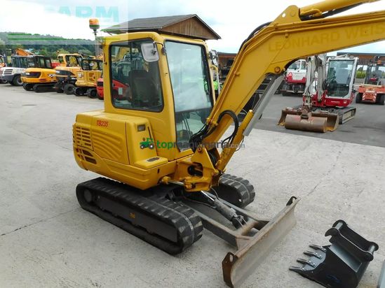 Excavadora - Takeuchi - tb 235 ( 3.605kg ) powertilt + hydr. sw
