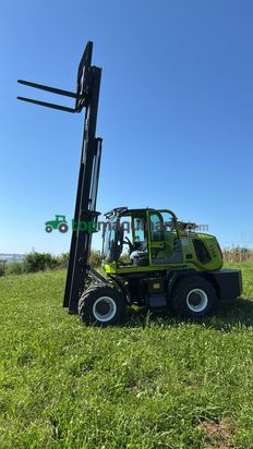 CARRETILLA ELEVADORA TODOTERRENO 4X4 DIÉSEL – 3,5 Tn – NUEVA