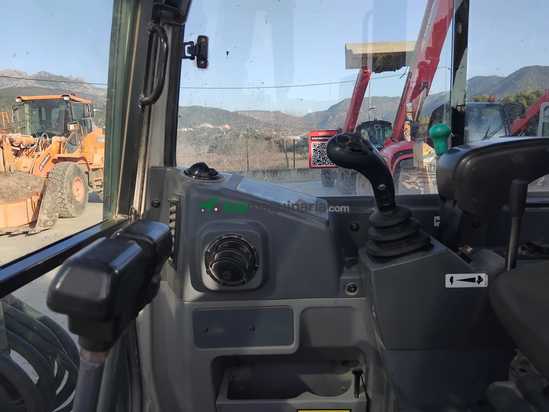 Miniexcavadora TAKEUCHI TB250