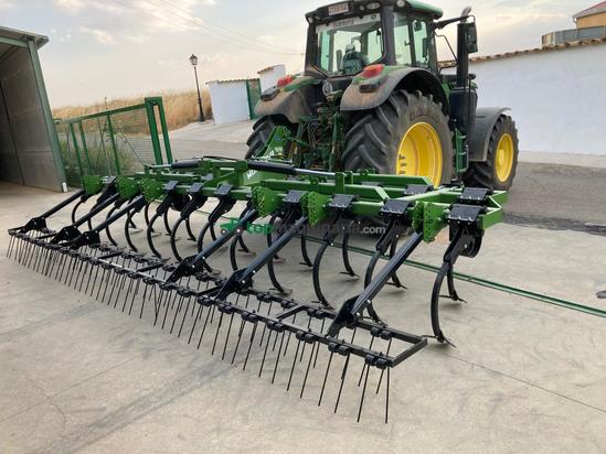 CULTIVADOR SEMICHISEL DE 23 BRAZOS ELASTOMEROS DE 35X35 EN 2 FILAS