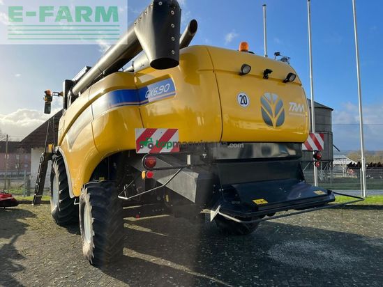 Cosechadora de Cereal - New Holland - cx 6.90 schüttler + 25ft sw + sww