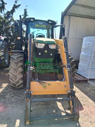 Tractor agrícola - John Deere - 6130M con pala Tenias T40