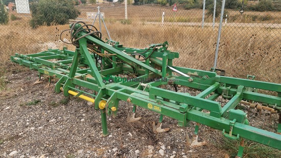 Cultivador - 25 brazos con rastra 