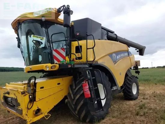 Cosechadora de Cereal - New Holland - cr8080