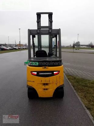 Elevadora - Jungheinrich - efgs 30 s
