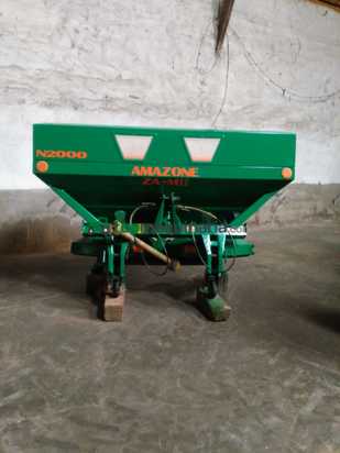 Abonadora "Amazone" de 2000kg 