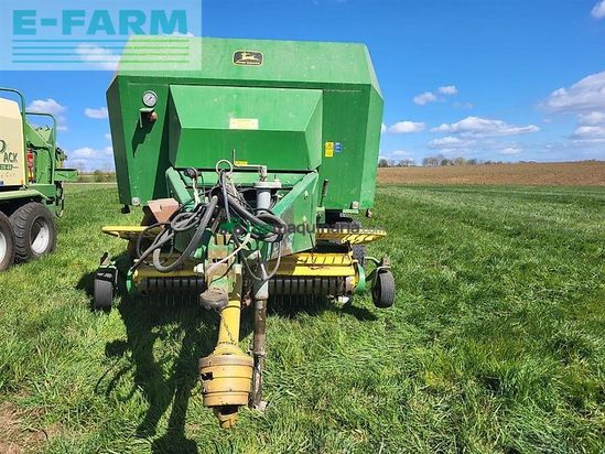 Empacadora gigant - John Deere - 680