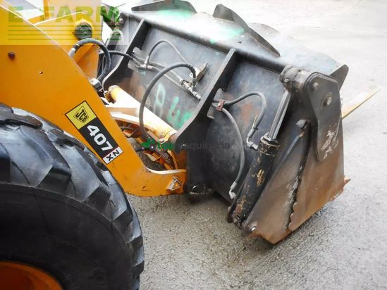 Minicargadora - JCB - 407 ( 5.400kg ) mit schaufel + gabel